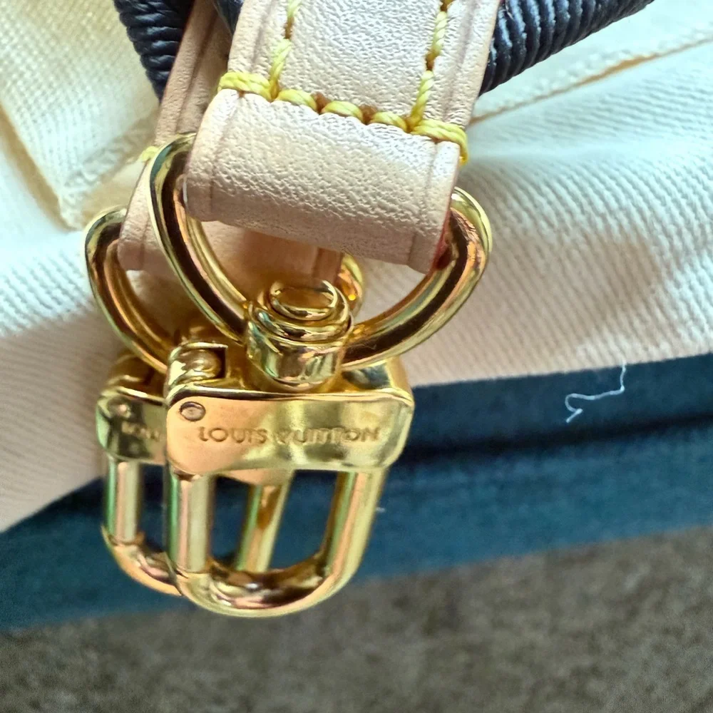 Louis Vuitton Bandouliere Strap w/round coin purse in Monogram Reverse canvas. - Picture 6 of 7